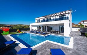 Amazing Home In Vrana
